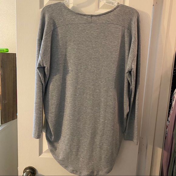 Super Cute Gray Top - Picture 2 of 3
